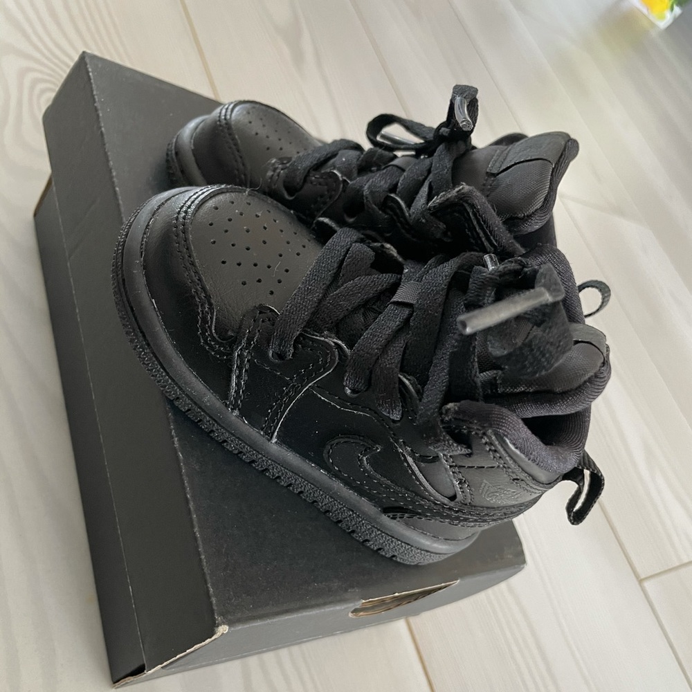 Baby Jordan 1 Mid size 4c, brand new - only been tried on a baby.